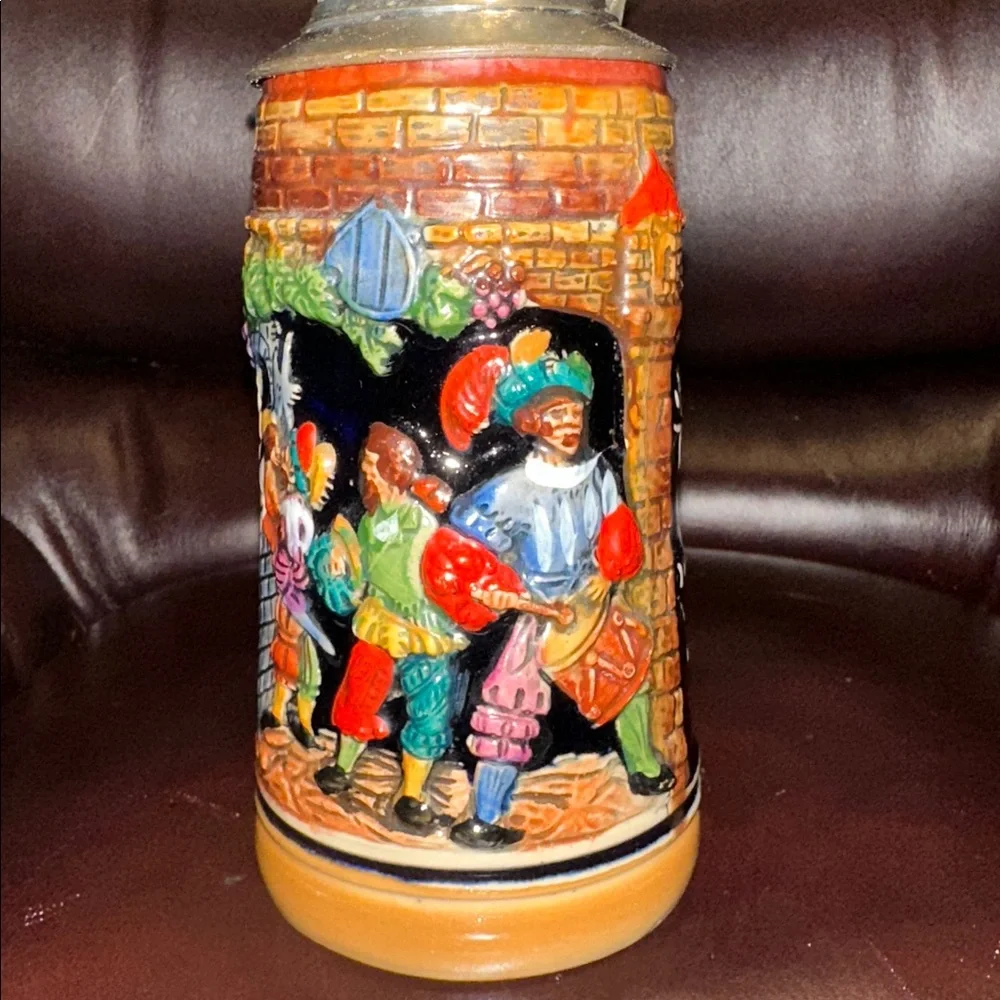 Beer Stein with Pewter Lid - Picture 7 of 16